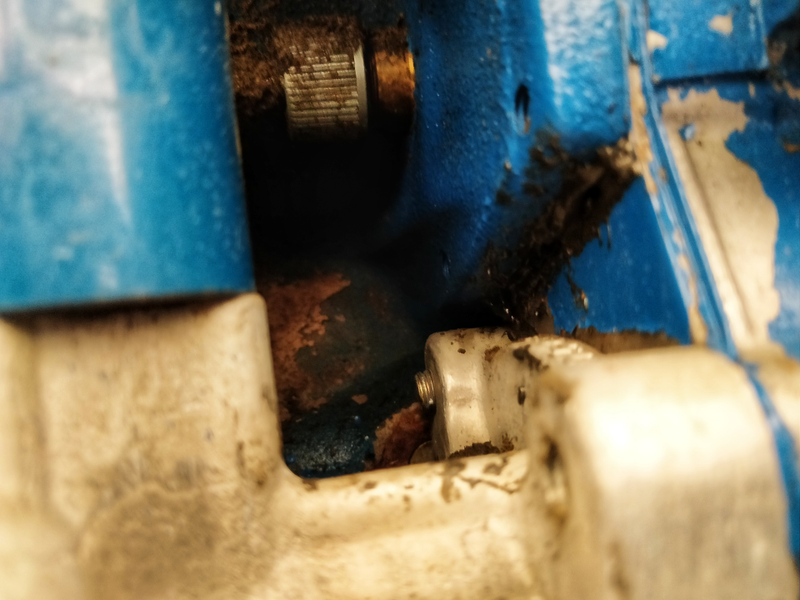 The offending leaky gasket is waaaaaay back in there...